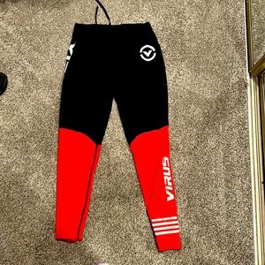 Virus performance tights